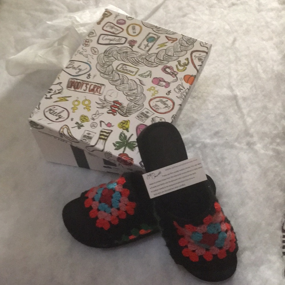 *10M JEFFREY CAMPBELL NONNA BLACK MULTI CROCHETED*